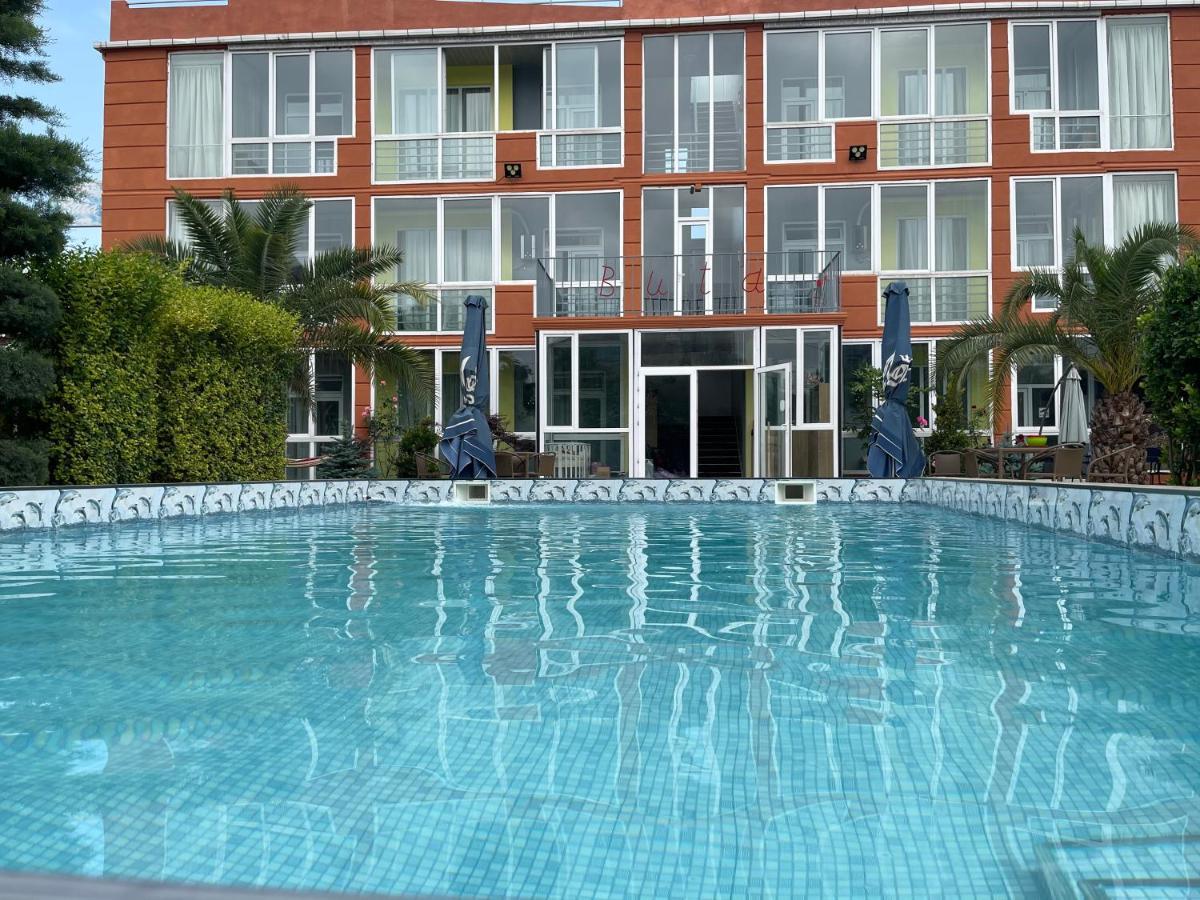 Hotel Buta 巴统 外观 照片