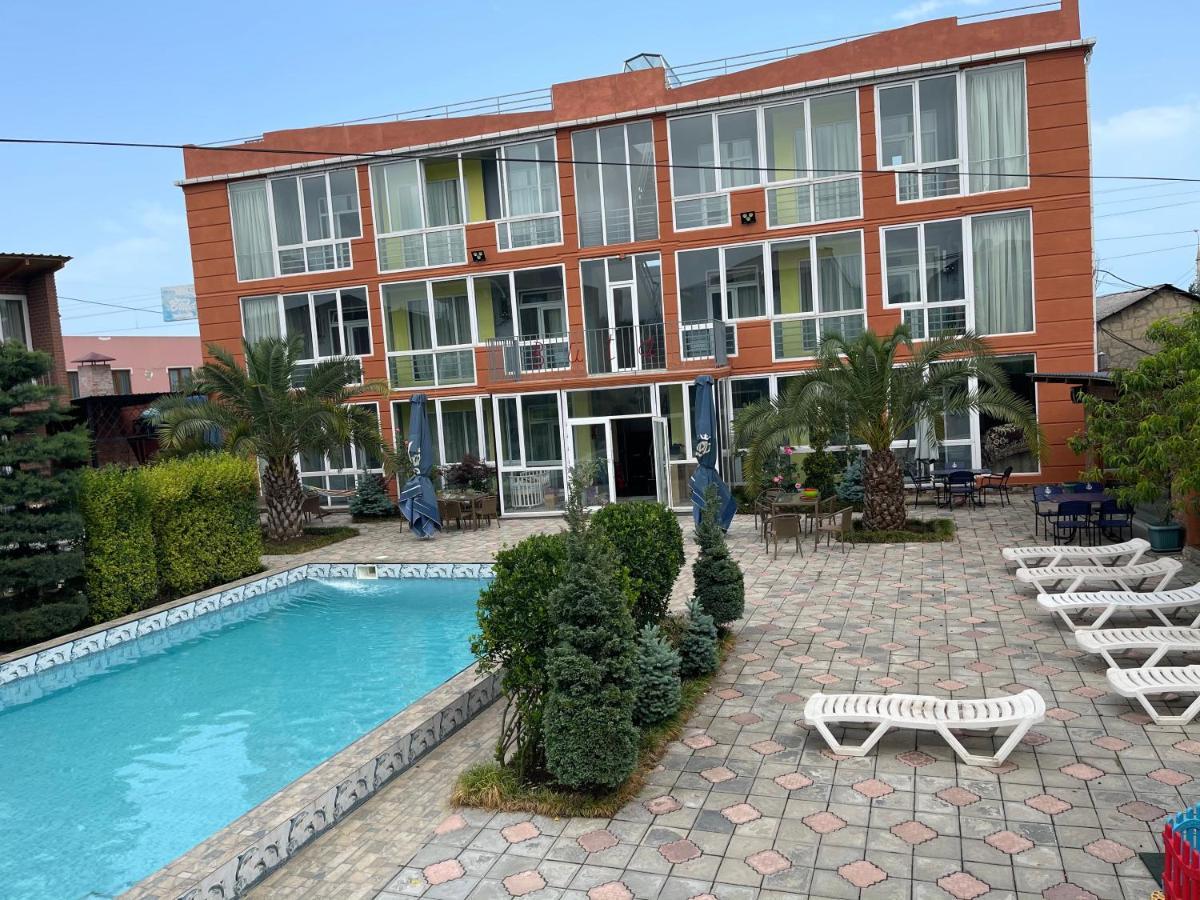 Hotel Buta 巴统 外观 照片
