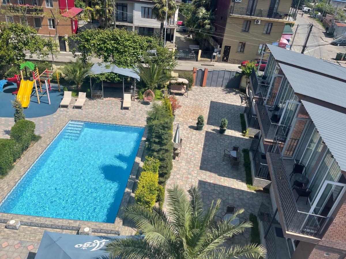 Hotel Buta 巴统 外观 照片