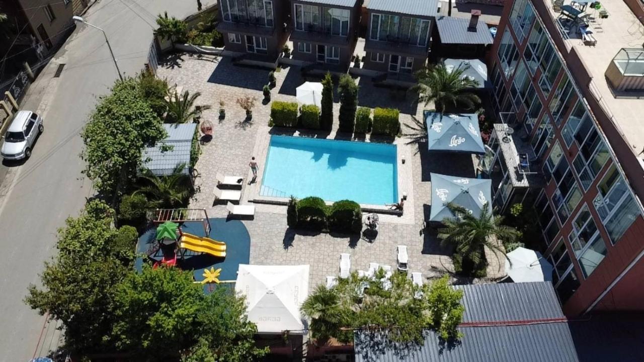Hotel Buta 巴统 外观 照片