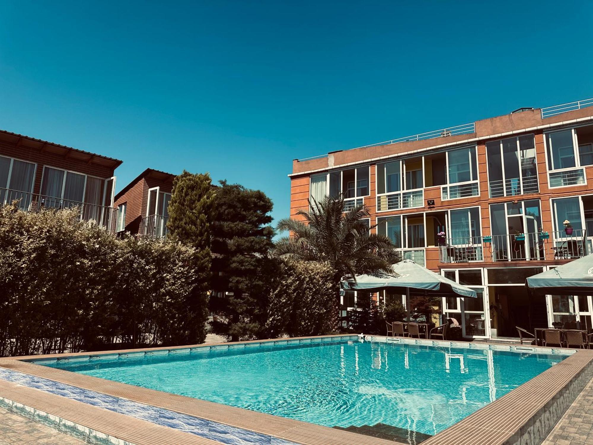 Hotel Buta 巴统 外观 照片
